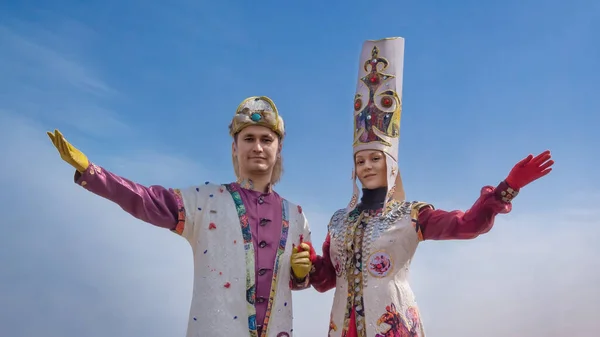 Almaty Kazakstan Mars 2022 Vacker Flicka Och Kille Nationella Kläder — Stockfoto