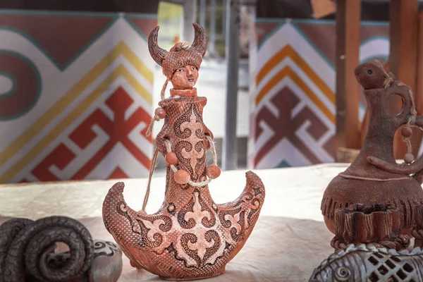 Frasco Tradicional Arcilla Kazaja Para Bebidas Con Ornamento Nacional Vende —  Fotos de Stock