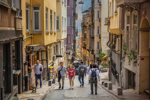 Istanbul Turkey May 2022 Tourists Travel Street Old District City — Zdjęcie stockowe