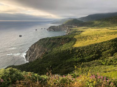 Pasifik Okyanusu Kıyısı. Big Sur, Monterey County, Kaliforniya. Yüksek kalite fotoğraf