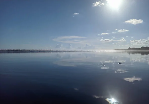 Reflectie Van Het Uitzicht Wolken Lucht Aan Kust Van Bali — Stockfoto