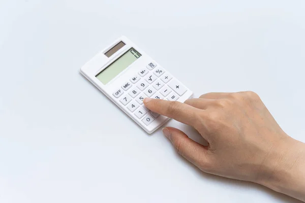 Konzept Der Verwendung Von Taschenrechner Auf Weißem Hintergrund Stockbild
