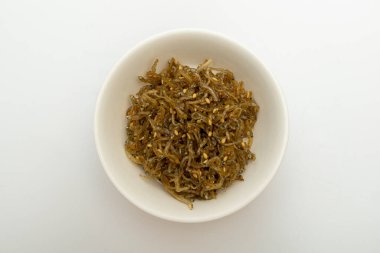 Kavanozda kızartılmış hamsi.