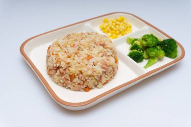 Tabakta nefis bir dengeli besleyici yemek