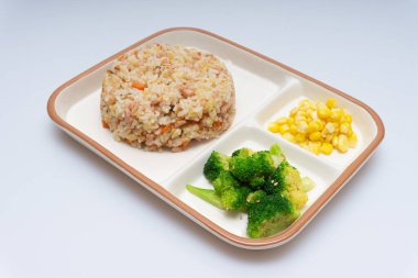 Tabakta nefis bir dengeli besleyici yemek