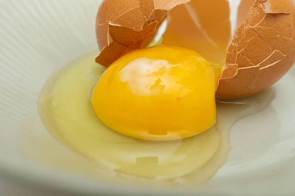 Frische Rohe Eier Schüsselkonzept lizenzfreie Stockfotos