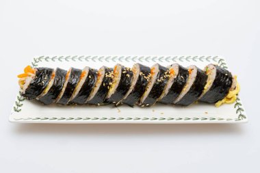 Gimbap, lezzetli görünen bir Kore yemeği.