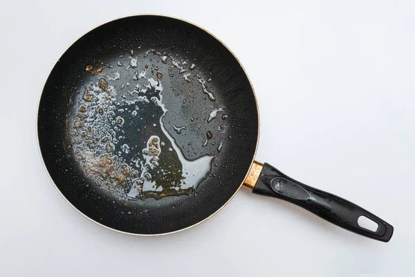 Bol yağlı eski kızartma tavası