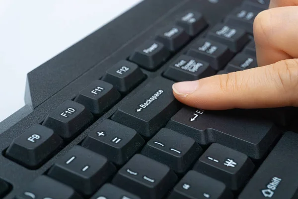 Woman Finger Holding Computer Keyboard — 图库照片
