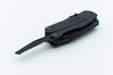 Çeşitli araçları aynı anda kullanabilen hayatta kalma çoklu aracı