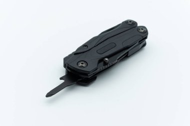 Çeşitli araçları aynı anda kullanabilen hayatta kalma çoklu aracı