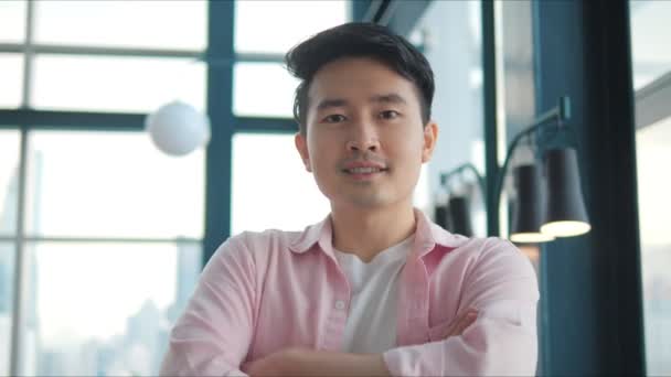 Portret Młody Pewny Siebie Inteligentny Azjatycki Biznesmen Smart Casual Zużycie — Wideo stockowe
