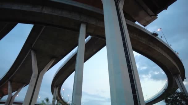 バンコクのブミボル公園 工業用リング 橋の下のタイムラプスシーズン — ストック動画