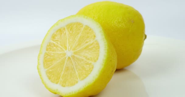 Bir Grup Olgun Sarı Limon Turunçgil Meyvesi Limon Meyvesi Yarısı — Stok video