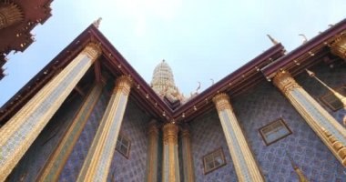 Wat Phra Kaew ya da Emerald Buddha Tapınağı Bangkok Tayland 'da dinle ilgili ünlü bir turist simgesidir. İnanılmaz Tayland seyahat konsepti.