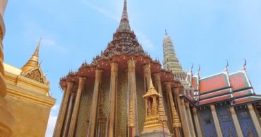 Wat Phra Kaew ya da Emerald Buddha Tapınağı Bangkok Tayland 'da dinle ilgili ünlü bir turist simgesidir. İnanılmaz Tayland seyahat konsepti.