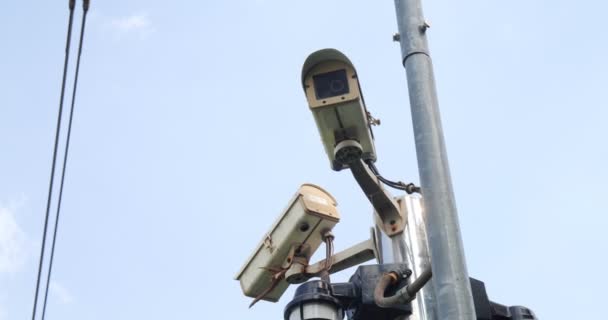 Verkeersbewaking Oude Cctv Camera Lucht Elektronische Camera Monitoren Het Verkeer — Stockvideo