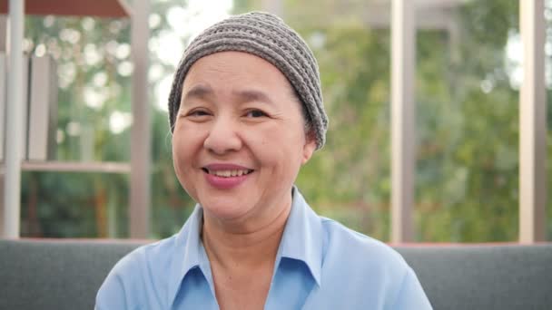 Alegre Paciente Mayor Años Mujer Asiática Sintiéndose Feliz Sonriendo Mirando — Vídeos de Stock