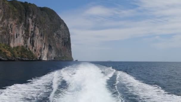 Vista Desde Isla Parte Posterior Barco Ondas Desde Parte Posterior — Vídeo de stock