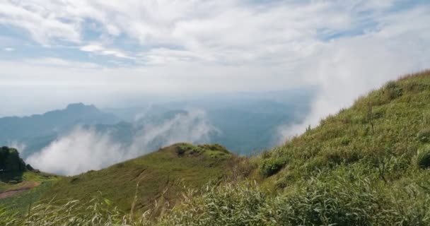 Widok Góry Poruszające Się Białe Chmury Mgła Wieje Wietrze Nieba — Wideo stockowe
