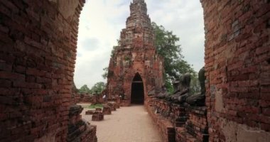 Ayutthaya 'daki ünlü tapınaklardan biri olan Wat Chaiwatthanaram Tapınağı' ndaki Pagoda Ayutthaya Tarihi Parkı 'ndaki tapınak, Tayland' ın Ayutthaya Eyaleti. Unesco Dünya Mirası.