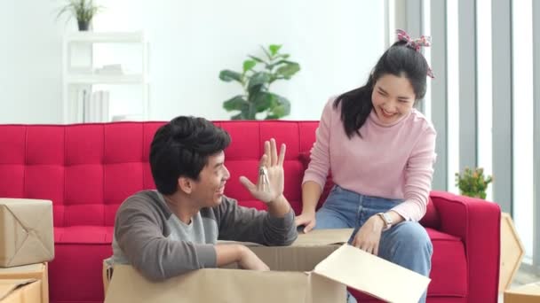 Young Married Asian Couple Boxes Holding Flat Keys New Home — Stock Video