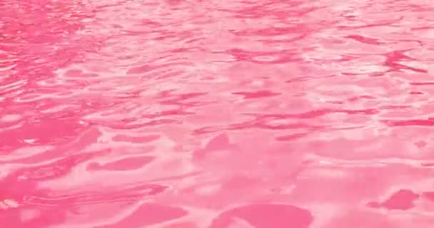池底透明粉色水表面的裂痕 — 图库视频影像