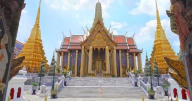 Wat Phra Kaew ya da Emerald Buddha Tapınağı Bangkok Tayland 'da dinle ilgili ünlü bir turist simgesidir. İnanılmaz Tayland seyahat konsepti.