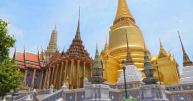 Wat Phra Kaew ya da Emerald Buddha Tapınağı Bangkok Tayland 'da dinle ilgili ünlü bir turist simgesidir. İnanılmaz Tayland seyahat konsepti.