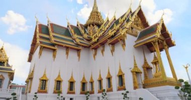 Wat Phra Kaew ya da Emerald Buddha Tapınağı Bangkok Tayland 'da dinle ilgili ünlü bir turist simgesidir. İnanılmaz Tayland seyahat konsepti.