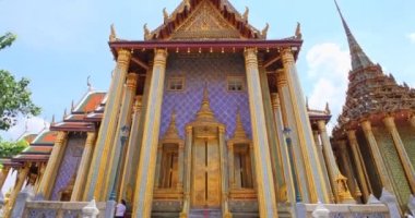 Wat Phra Kaew ya da Emerald Buddha Tapınağı Bangkok Tayland 'da dinle ilgili ünlü bir turist simgesidir. İnanılmaz Tayland seyahat konsepti.