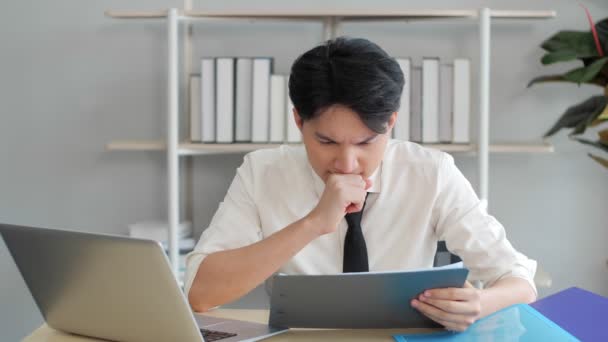 Asian Business Man Working Annoying Headache Feeling Worried Financial Problem — Stock Video