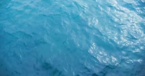 蓝绿色海水纹理背景的高空俯瞰 — 图库视频影像