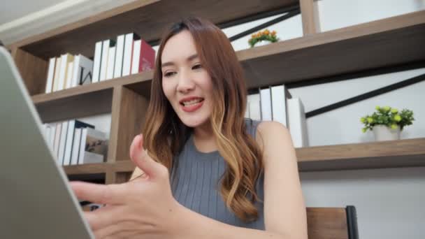 Asian Woman Blogger Life Coach Speaking Looking Camera Talking Make — Stock video