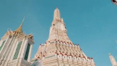 Wat Arun, Bangkok Tayland 'da ünlü bir Budist tapınağıdır..
