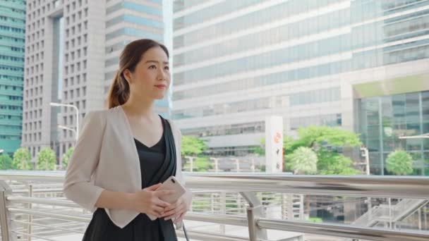 Портрет Азиатского Бизнеса Успешной Ходьбе Городской Жизни Slow Motion Корпоративный — стоковое видео