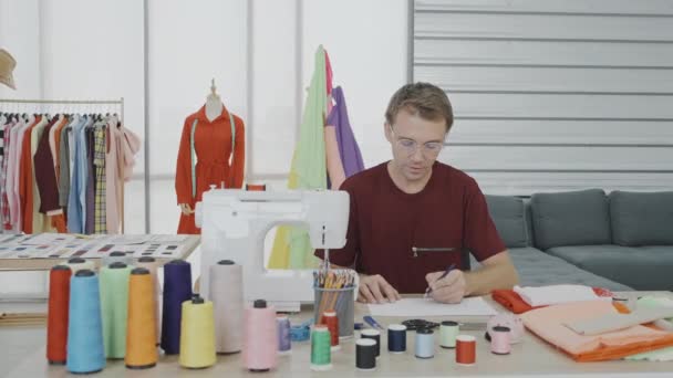 Créateur Mode Homme Projet Conception Travail Coudre Studio Moderne — Video