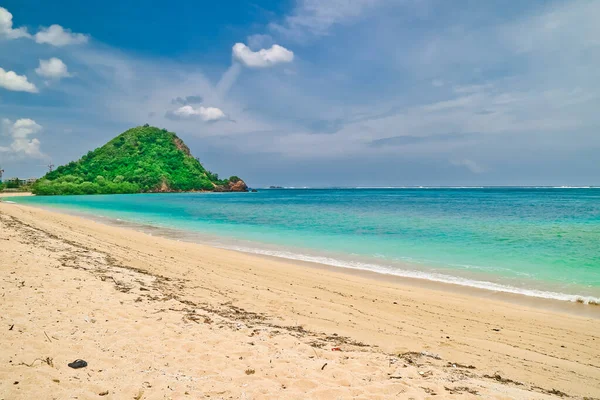 印度尼西亚伦博克岛曼达利卡海滩的美丽 曼达利卡海滩是在曼达利卡环路欣赏摩托Gp时最受欢迎的目的地之一 — 图库照片