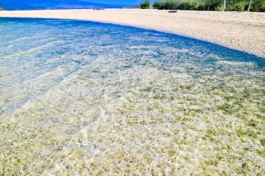 Tropik Cennet Sahili, Tabuhan Adası, Banyuwangi, Doğu Java, Endonezya Beyaz Kum Adası, Doğu Java 'da turistlerin en sevdiği yerdir.