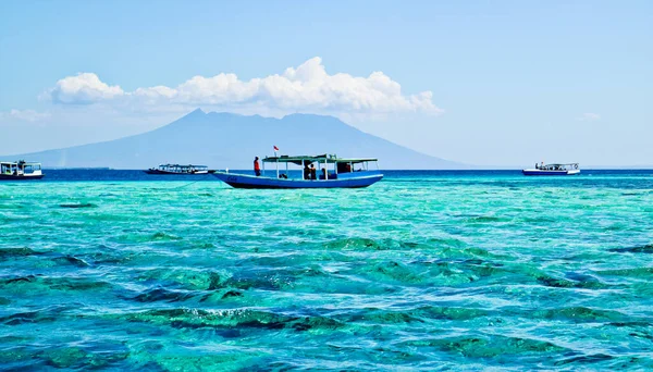 Barcos Tradicionales Una Hermosa Playa Tropical Isla Menjangan Bali Indonesia — Foto de Stock