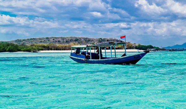 Barche Tradizionali Una Bella Spiaggia Tropicale Isola Del Menjangan Bali — Foto Stock
