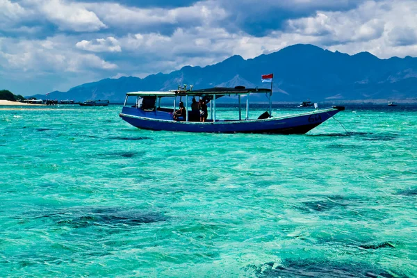 Παραδοσιακά Σκάφη Μια Όμορφη Τροπική Παραλία Menjangan Νησί Μπαλί Indonesiatradiational — Φωτογραφία Αρχείου