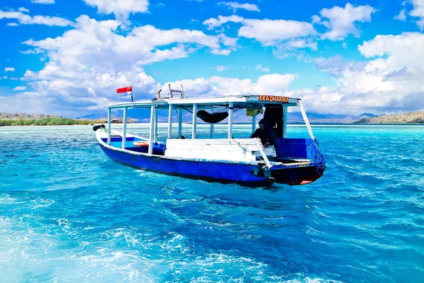Традиционные Лодки Красивом Пляже Фалал Остров Менджанган Бали Индонезийская Лодка — стоковое фото