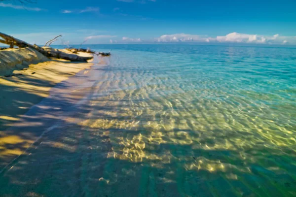 美丽的热带海滩风景 杜卡尤岛是吸引游客的旅游胜地之一 游客们都在寻找宁静和自然美 — 图库照片