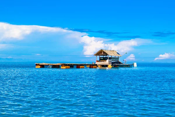美丽的热带海滩风景 杜卡尤岛是吸引游客的旅游胜地之一 游客们都在寻找宁静和自然美 — 图库照片