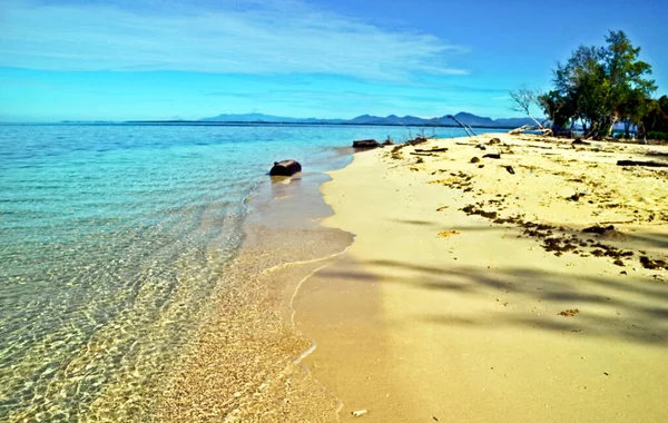 Γραφική Θέα Μιας Όμορφης Τροπικής Παραλίας Νησί Dokokayu Gorontalo Ινδονήσια — Φωτογραφία Αρχείου
