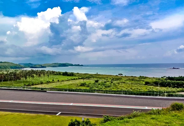 Moto GP pisti Mandalika Pisti, Endonezya. Kullanılmamış olsa da, MotoGP yarışçıları Mandalika pistinin dünyanın en güzel pisti olduğunu kabul ediyorlar.