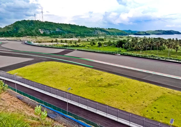 Moto GP pisti Mandalika Pisti, Endonezya. Kullanılmamış olsa da, MotoGP yarışçıları Mandalika pistinin dünyanın en güzel pisti olduğunu kabul ediyorlar.