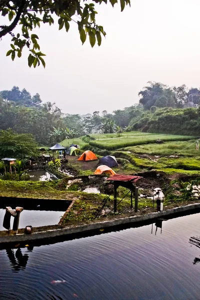 Camp Village Camper Enjoying Beauty Village Atmosphere — Stock fotografie