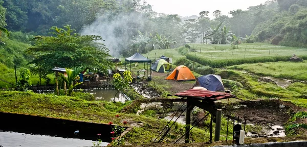 Camp Village Camper Enjoying Beauty Village Atmosphere — Foto de Stock